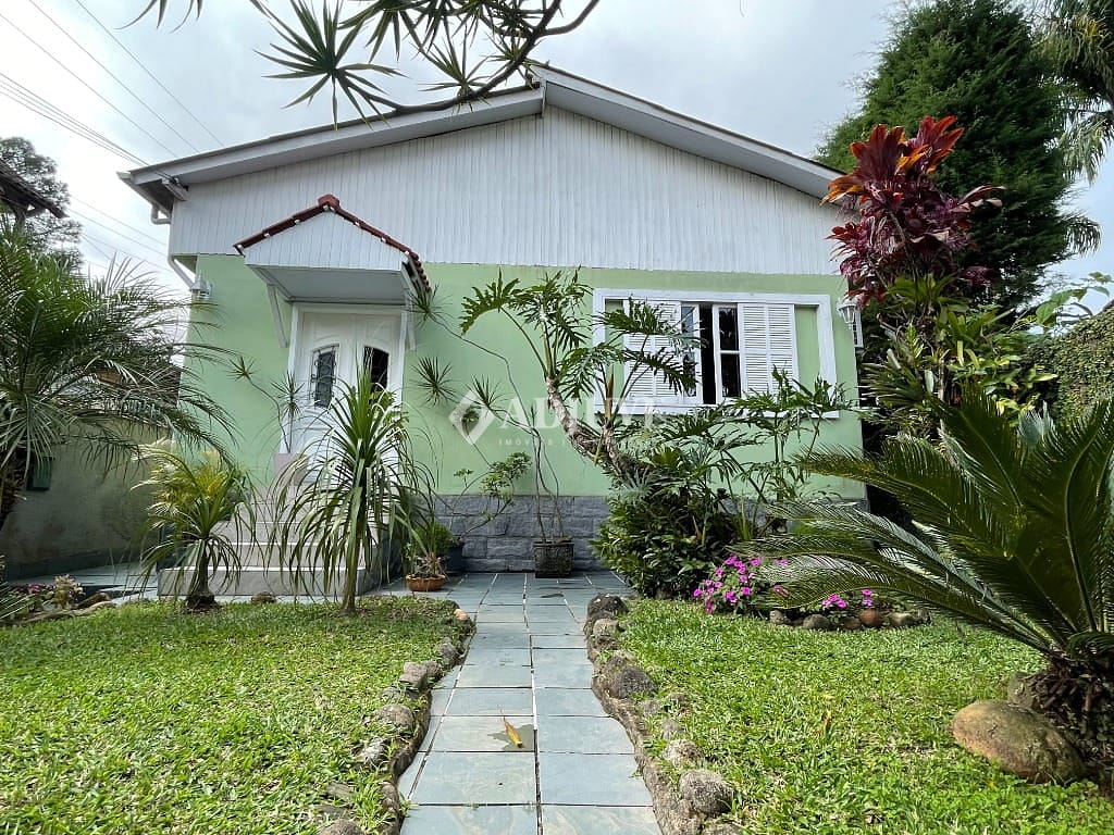Casa à venda com 3 quartos, 250m² - Foto 1