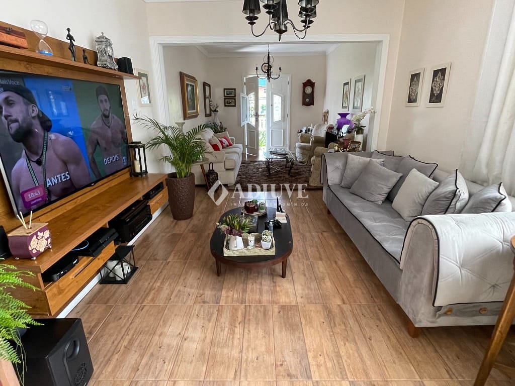 Casa à venda com 3 quartos, 250m² - Foto 2