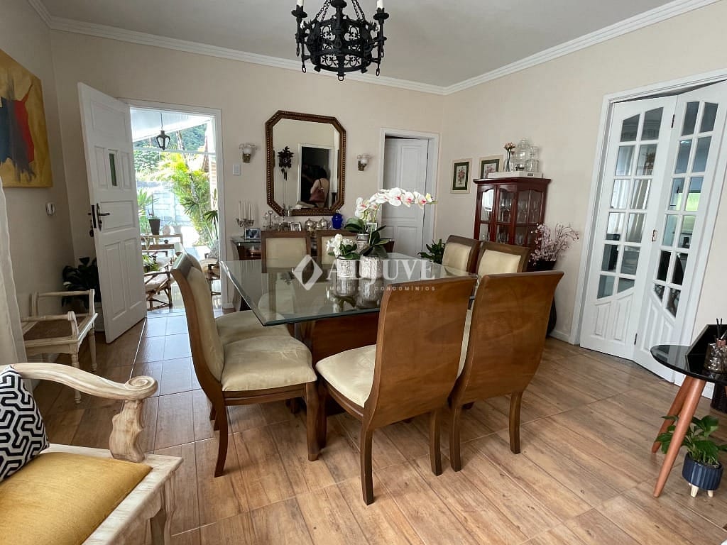 Casa à venda com 3 quartos, 250m² - Foto 4