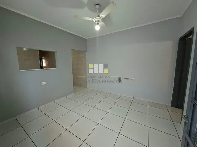 Casa 2 quartos e 1 banheiro, para alugar, no bairro Parque Rosa e Silva em Sumaré