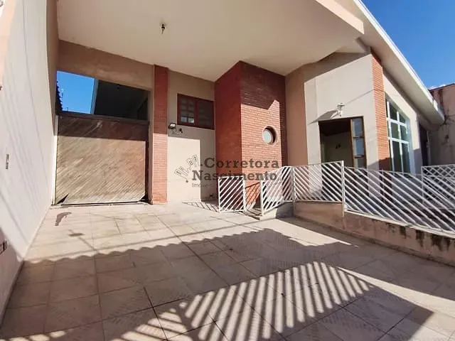 Casa com 300m² 3 quartos e 1 banheiro, à venda ou para alugar, no bairro Jardim Terras de São João em Jacareí