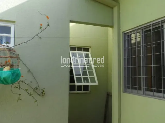 Casa à venda, no bairro Conjunto Habitacional Maria Cecília Serrano de Oliveira em Londrina