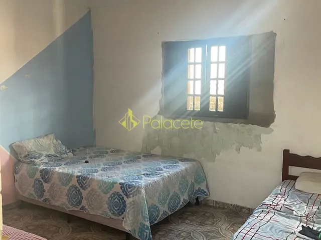 Casa com 250m² 3 quartos e 1 banheiro, à venda, no bairro Conjunto Residencial Araretama em Pindamonhangaba