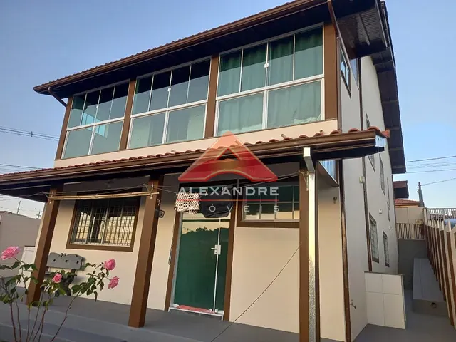 Casa com 300m² 6 quartos e 3 banheiros, à venda, no bairro  Jardim Imperial em Cruzília
