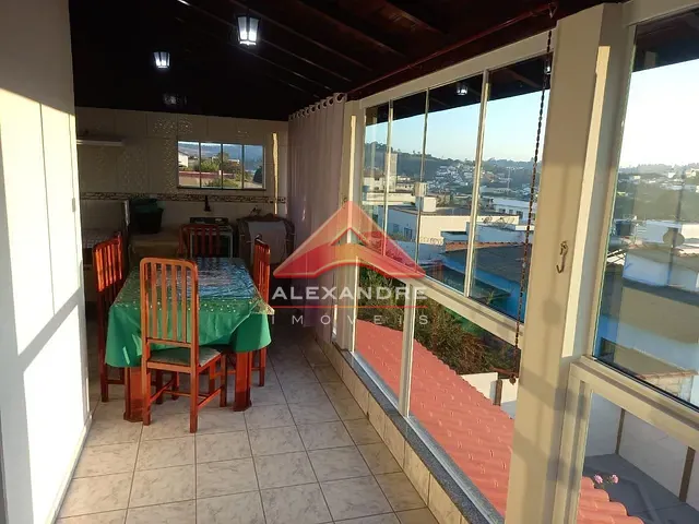 Casa com 300m² 6 quartos e 3 banheiros, à venda, no bairro  Jardim Imperial em Cruzília