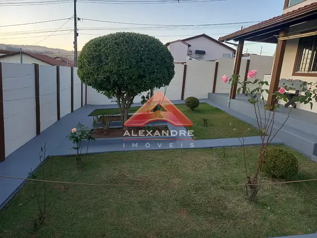 Casa com 300m² 6 quartos e 3 banheiros, à venda, no bairro  Jardim Imperial em Cruzília