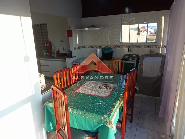 Casa com 300m² 6 quartos e 3 banheiros, à venda, no bairro  Jardim Imperial em Cruzília
