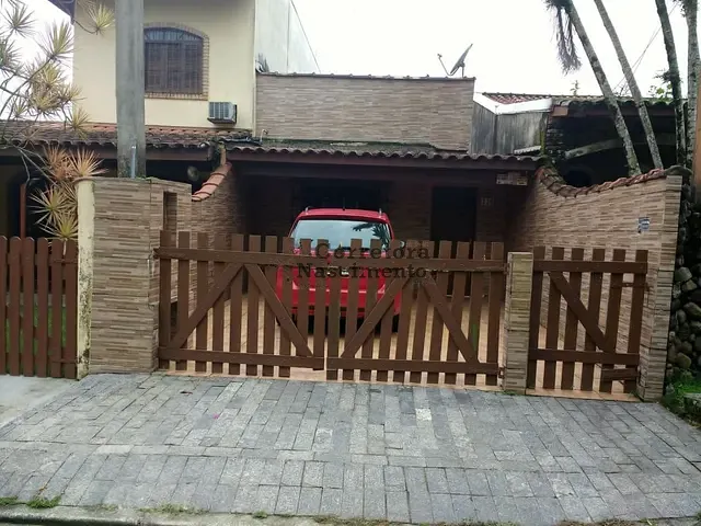 Casa com 125m² 2 quartos e 1 banheiro, à venda, no bairro Jardim Capricornio em Caraguatatuba