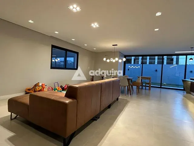 Casa com 300m² 3 quartos e 4 banheiros, à venda, no bairro Jardim Carvalho em Ponta Grossa