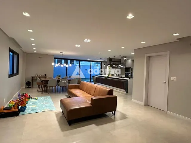 Casa com 300m² 3 quartos e 4 banheiros, à venda, no bairro Jardim Carvalho em Ponta Grossa