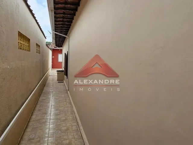 Casa com 250m² 1 quarto e 1 banheiro, para alugar, no bairro Vila Industrial em São José Dos Campos