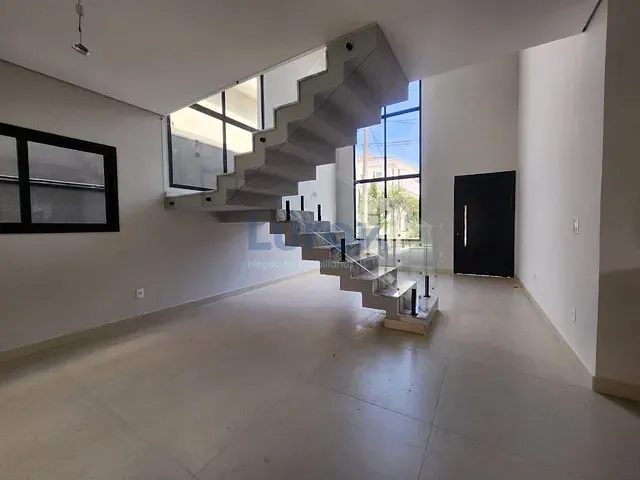 Casa com 300m² 4 quartos e 5 banheiros, à venda, no bairro Pinheiro em Valinhos