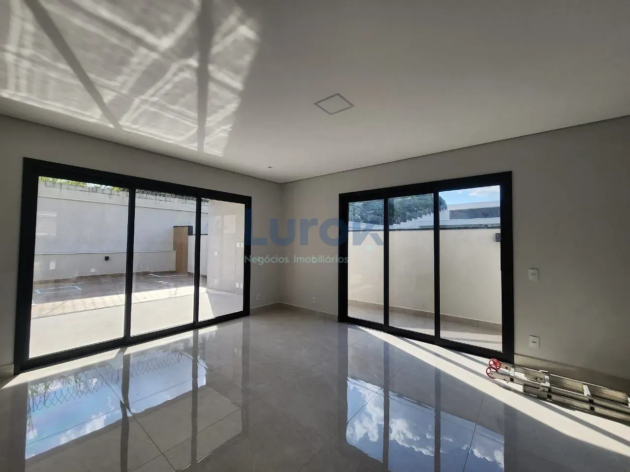 Casa, 3 quartos, 257 m² - Foto 2