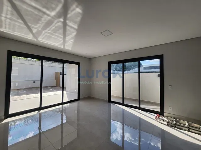 Casa com 300m² 3 quartos e 5 banheiros, à venda, no bairro Pinheiro em Valinhos