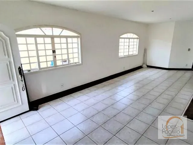 Casa com 428m² 3 quartos e 2 banheiros, à venda, no bairro Jardim Siriema em Atibaia