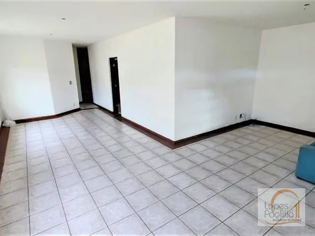 Casa com 428m² 3 quartos e 2 banheiros, à venda, no bairro Jardim Siriema em Atibaia