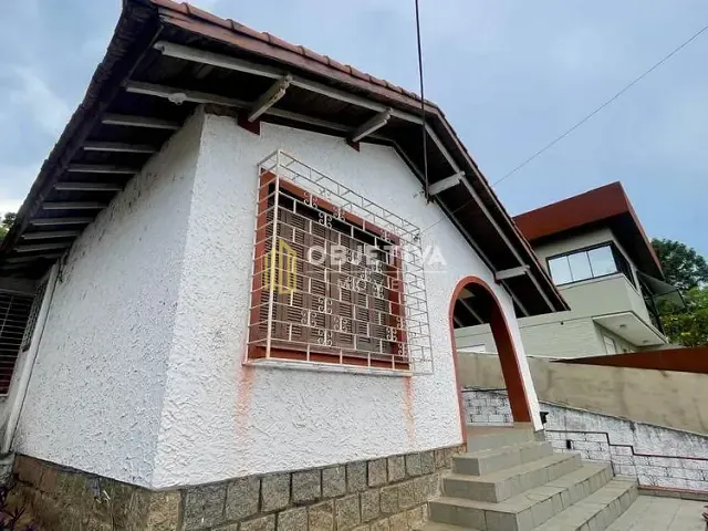Casa 2 quartos e 3 banheiros, à venda, no bairro Chácara das Pedras em Porto Alegre