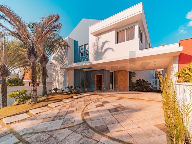 Casa com 640m² 4 quartos e 6 banheiros, à venda ou para alugar, no bairro Alphaville Residencial Um em Barueri