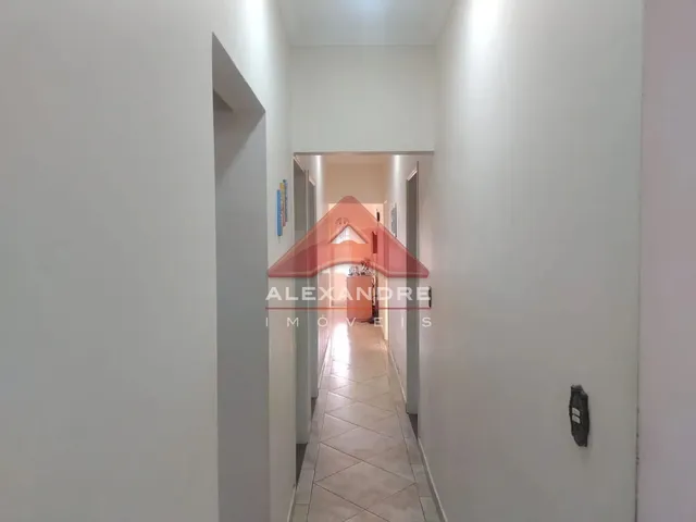 Casa com 250m² 4 quartos e 2 banheiros, à venda, no bairro Bosque dos Eucaliptos em São José Dos Campos