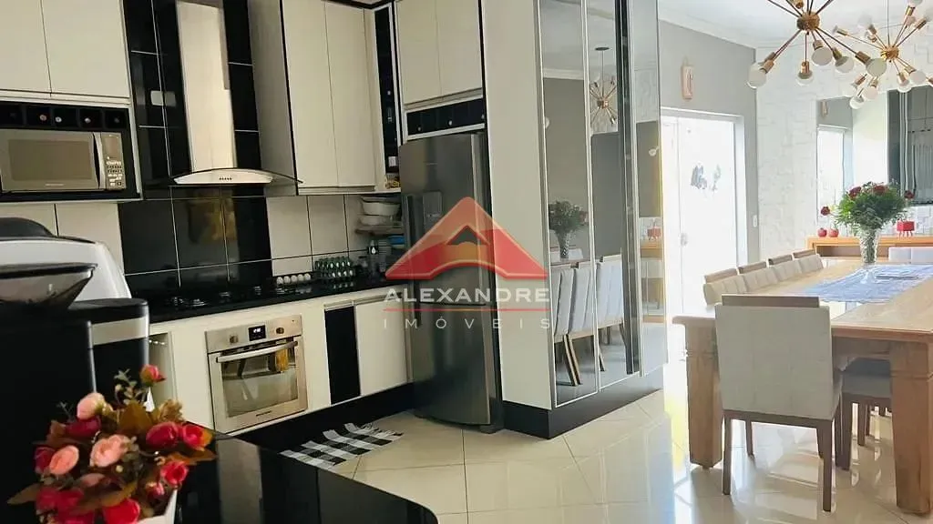 Casa, 3 quartos, 295 m² - Foto 2