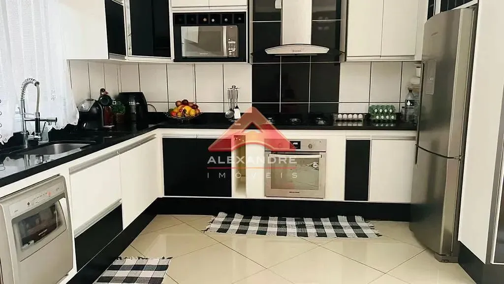Casa, 3 quartos, 295 m² - Foto 3