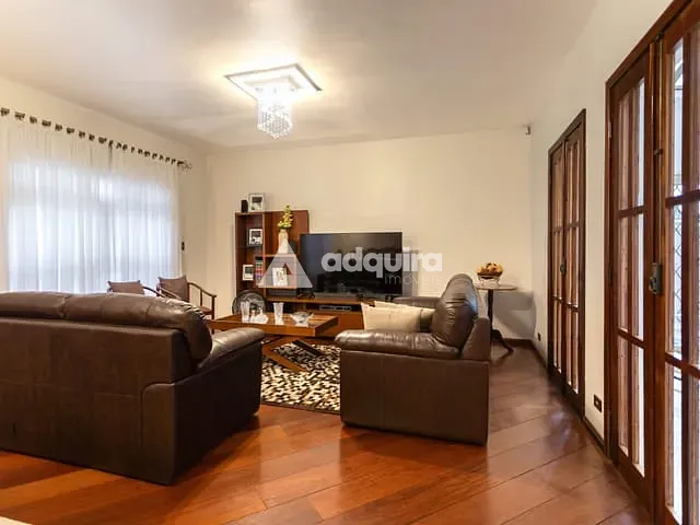 Casa com 675m² 3 quartos e 3 banheiros, à venda, no bairro Orfãs em Ponta Grossa