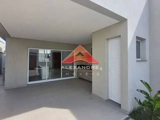 Casa com 300m² 3 quartos e 2 banheiros, à venda, no bairro Condomínio Terras do Vale em Caçapava