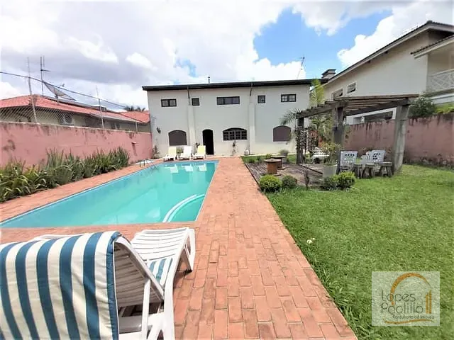Casa com 600m² 8 quartos e 5 banheiros, à venda, no bairro Morumbi em Atibaia
