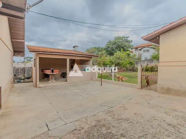 Casa com 660m² 3 quartos e 2 banheiros, à venda, no bairro Uvaranas em Ponta Grossa