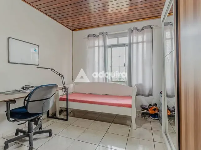 Casa com 660m² 3 quartos e 2 banheiros, à venda, no bairro Uvaranas em Ponta Grossa