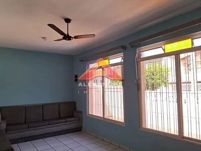 Casa com 250m² 3 quartos e 2 banheiros, à venda, no bairro Jardim Ismênia em São José dos Campos