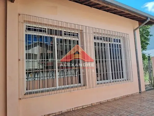 Casa com 250m² 3 quartos e 2 banheiros, à venda, no bairro Jardim Ismênia em São José dos Campos