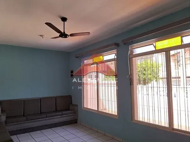 Casa com 250m² 3 quartos e 2 banheiros, à venda, no bairro Jardim Ismênia em São José dos Campos