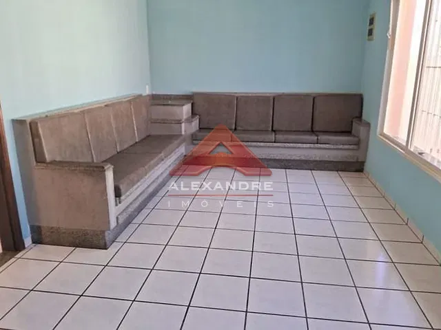 Casa com 250m² 3 quartos e 2 banheiros, à venda, no bairro Jardim Ismênia em São José dos Campos