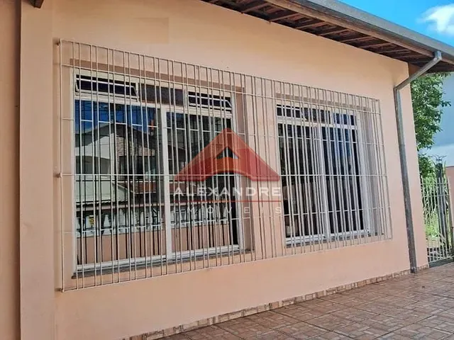 Casa com 250m² 3 quartos e 2 banheiros, à venda, no bairro Jardim Ismênia em São José dos Campos