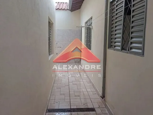 Casa com 200m² 3 quartos e 1 banheiro, à venda, no bairro Vila Industrial em São José Dos Campos