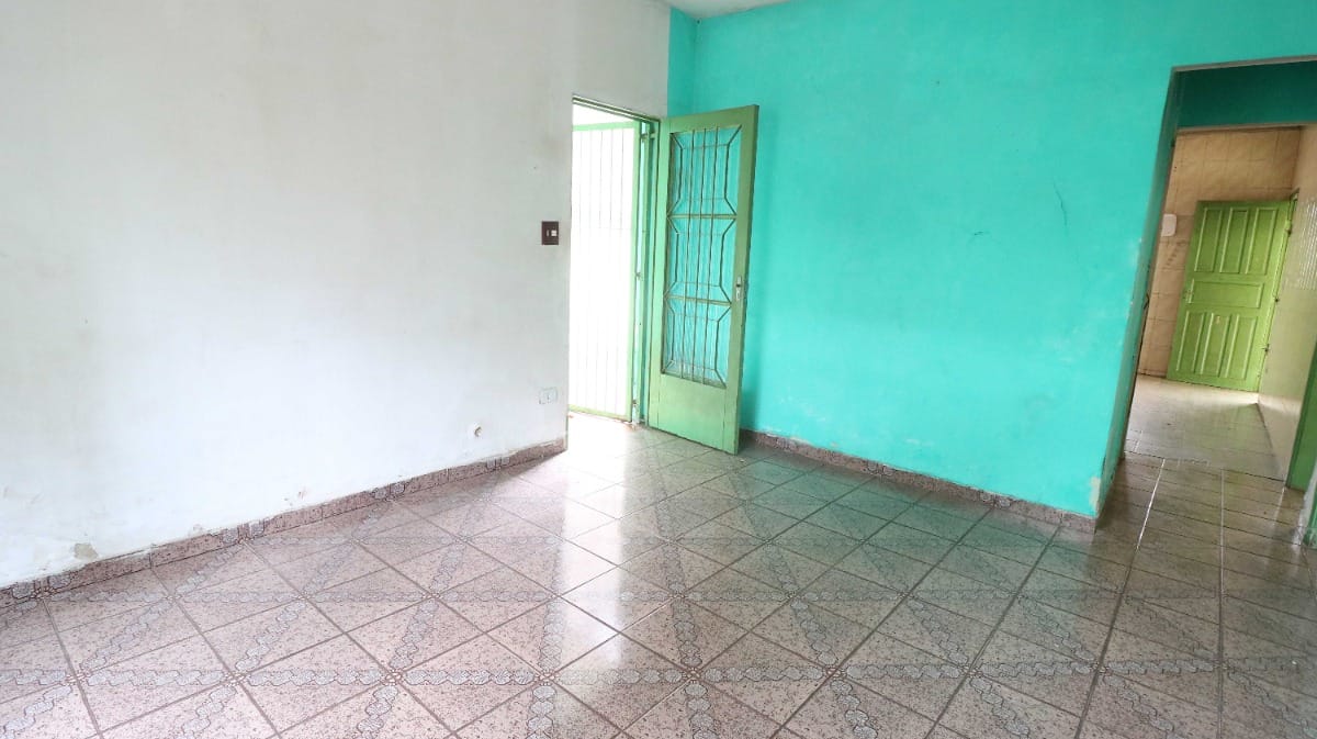Foto do Casa-Casa tipo para venda em Parque Peruche com 4 quartos, 197m²