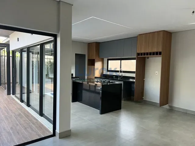 Casa com 300m² 3 quartos e 4 banheiros, à venda, no bairro Roncáglia em Valinhos