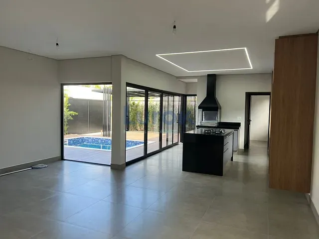 Casa com 300m² 3 quartos e 4 banheiros, à venda, no bairro Roncáglia em Valinhos