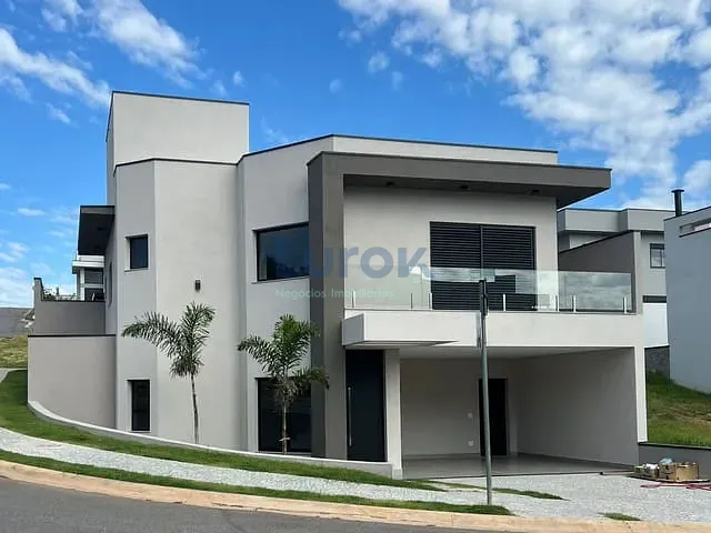 Casa com 300m² 3 quartos e 4 banheiros, à venda, no bairro Roncáglia em Valinhos
