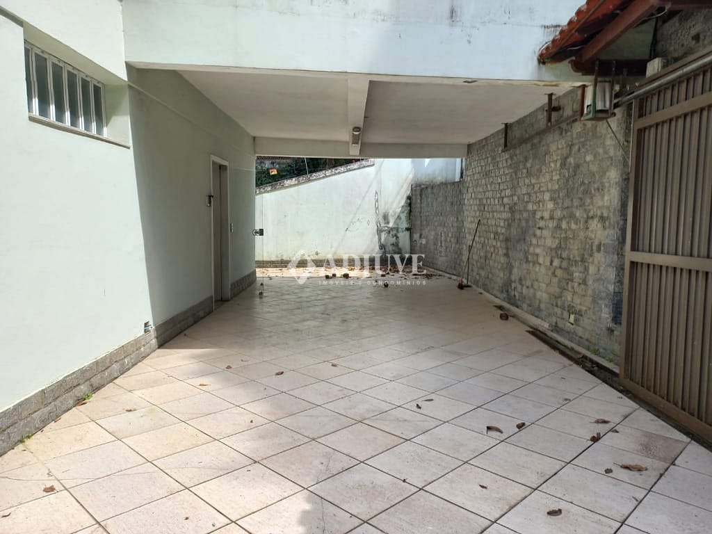 Casa à venda com 4 quartos, 130m² - Foto 11