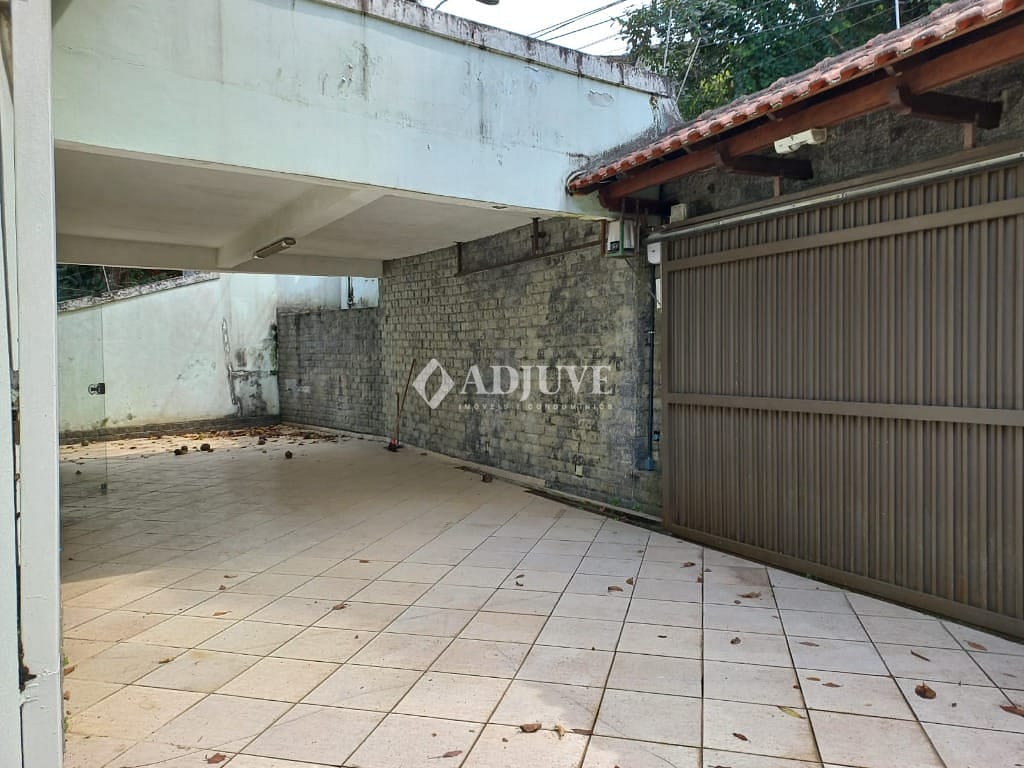 Casa à venda com 4 quartos, 130m² - Foto 13