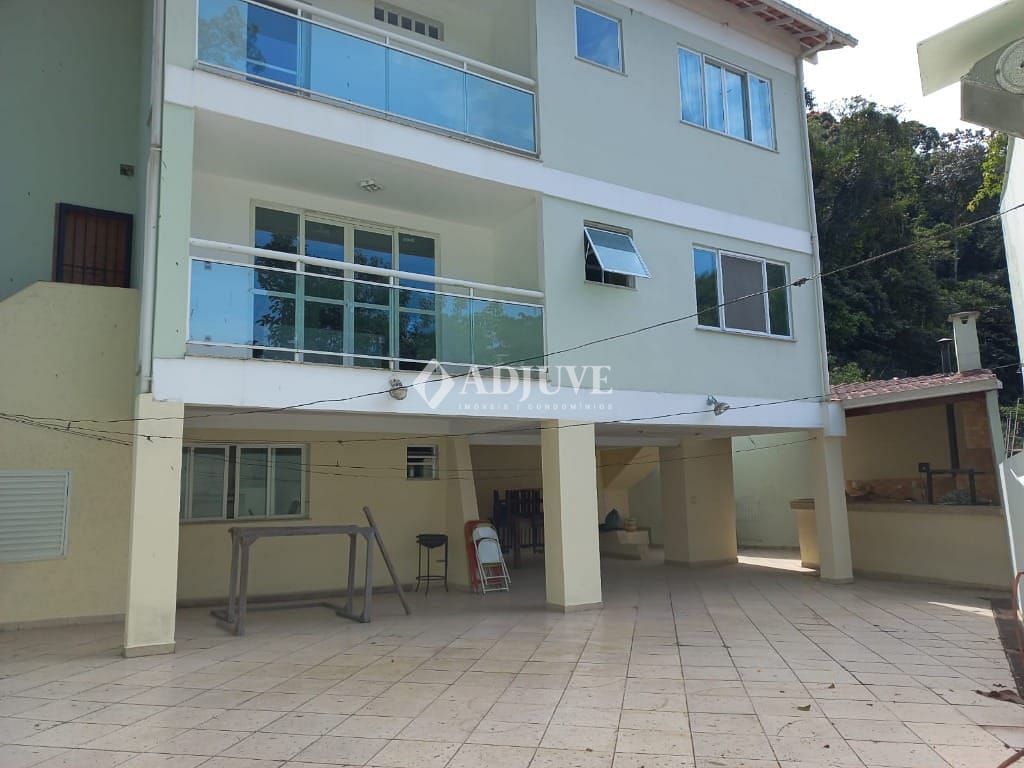 Casa à venda com 4 quartos, 130m² - Foto 2
