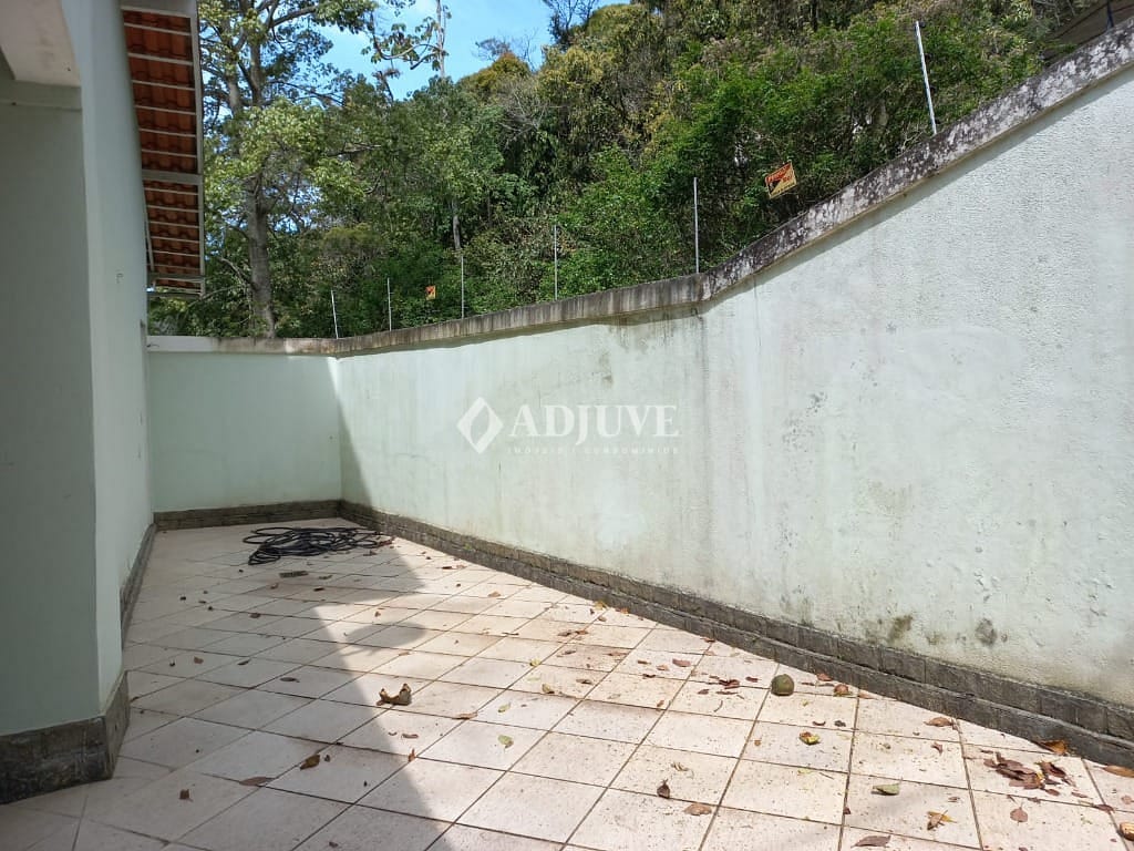 Casa à venda com 4 quartos, 130m² - Foto 14