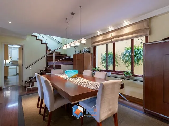 Casa com 440m² 4 quartos e 5 banheiros, à venda, no bairro Jardim Prudência em São Paulo