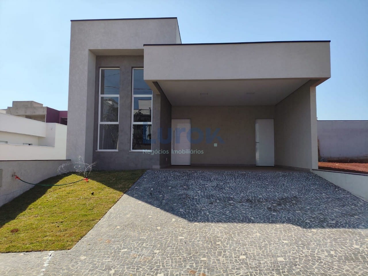 Casa à venda com 3 quartos, 140m² - Foto 1
