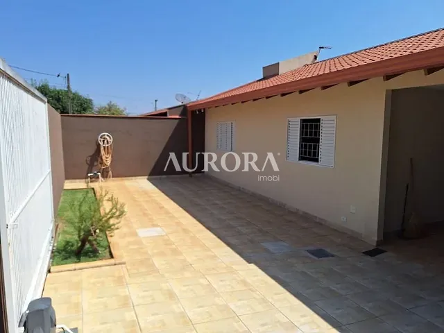 Casa com 300m² 2 quartos e 2 banheiros, à venda, no bairro Lindóia em Londrina