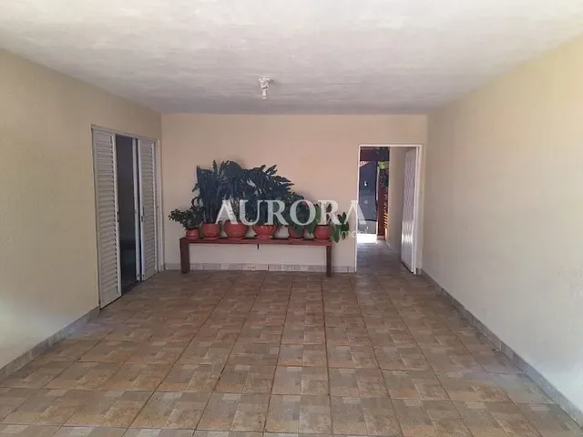 Casa com 300m² 2 quartos e 2 banheiros, à venda, no bairro Lindóia em Londrina