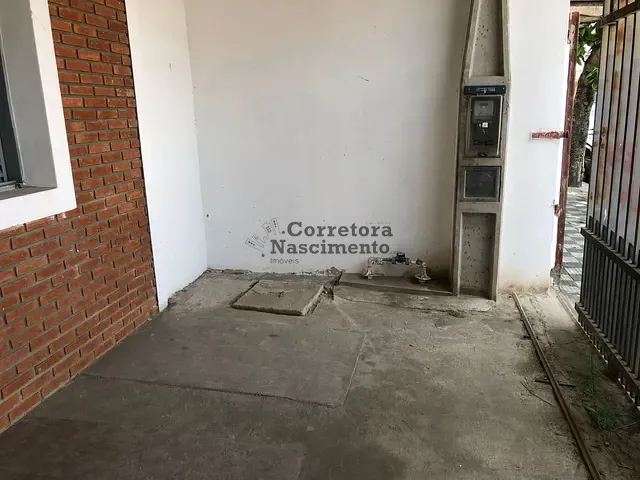 Casa com 410m² 2 quartos e 1 banheiro, à venda, no bairro Vila Pinheiro em Jacareí