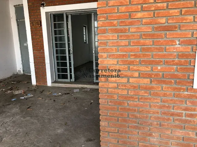 Casa com 410m² 2 quartos e 1 banheiro, à venda, no bairro Vila Pinheiro em Jacareí